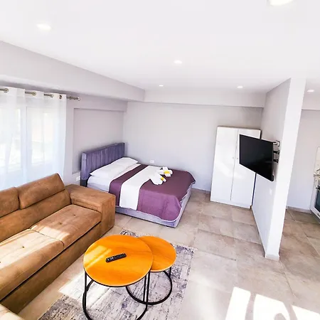 Rooftop Sweet * 地拉那